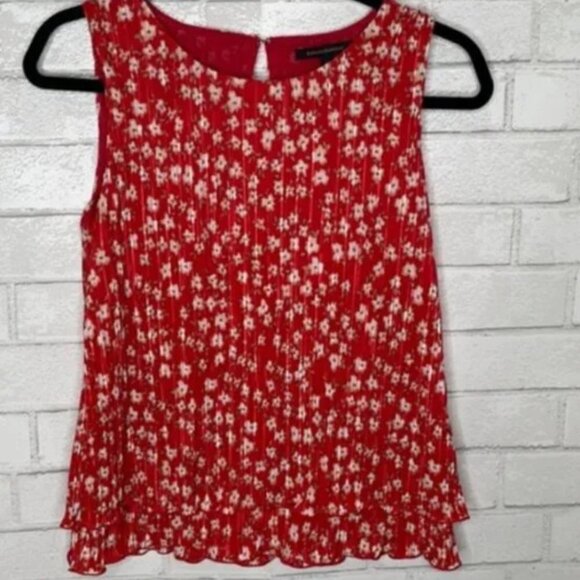 Banana Republic Red Floral Pleated Tank Top - Picture 3 of 11